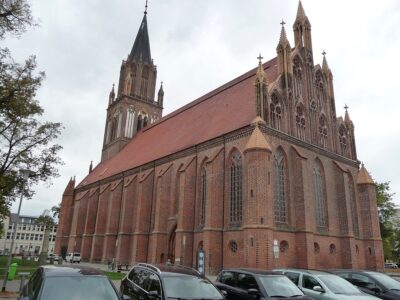 Die restaurierte Neubrandenburger Marienkirche in der Innenstadt <br />© 2011 – Manfred Logsch